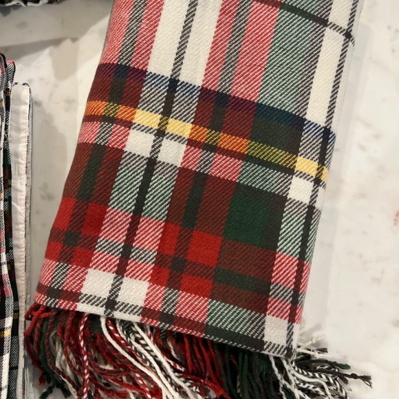 Pottery Barn table linen tartan set - Picture 2 of 2